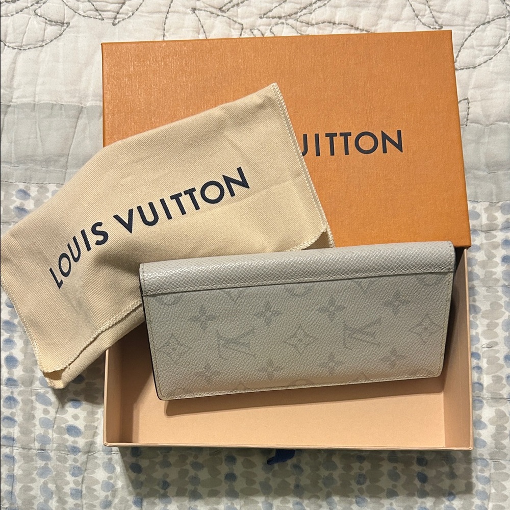 Louis Vuitton Elegant Gray Wallet